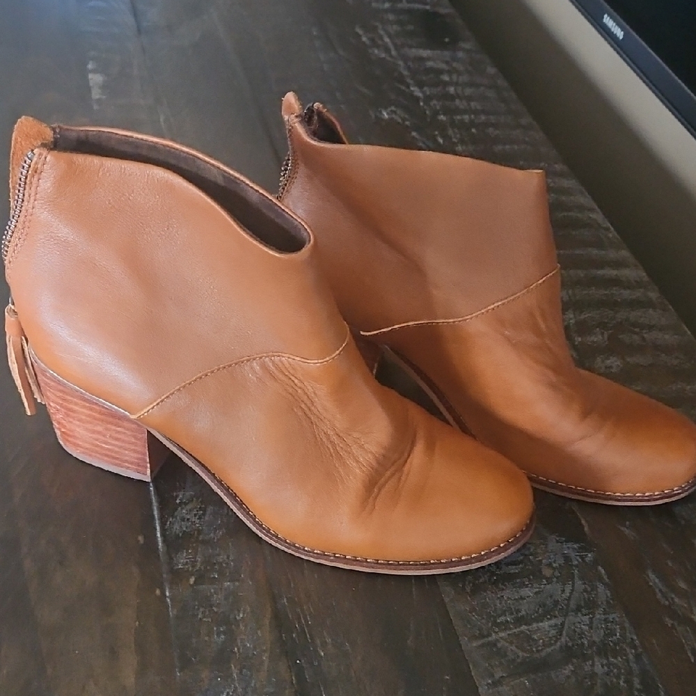TOMS Women's Tan Ankle Boots Size 7